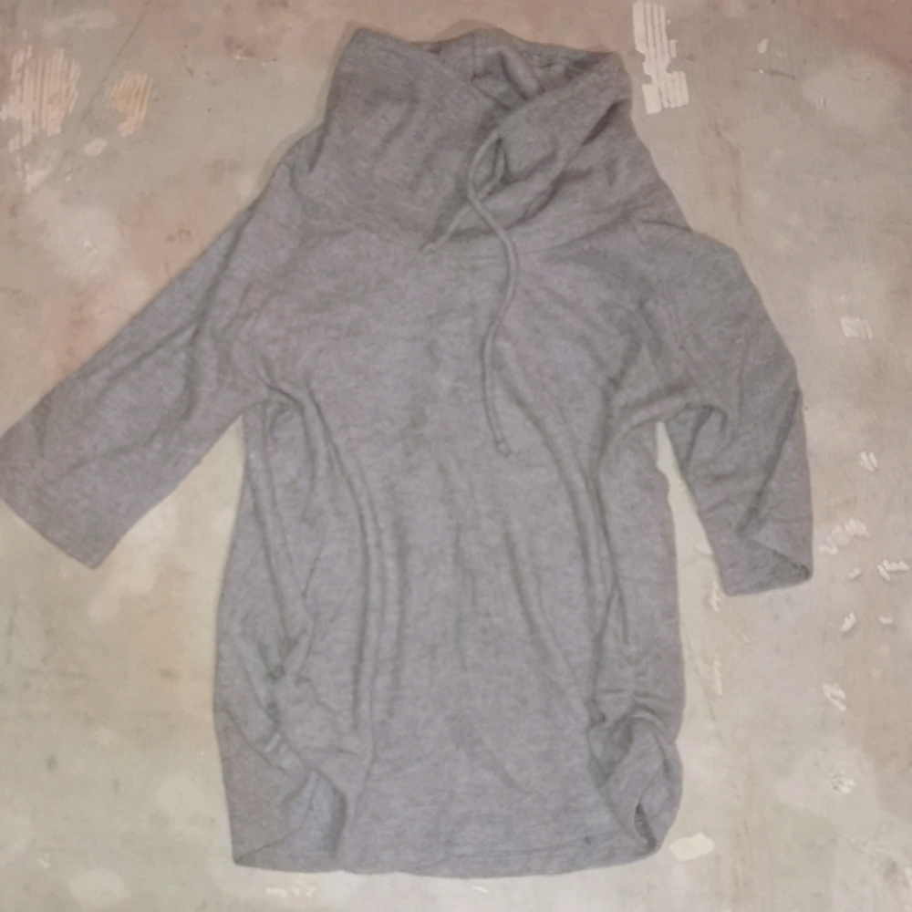 Soft grey cowal neck sweater with short sleeves and side details